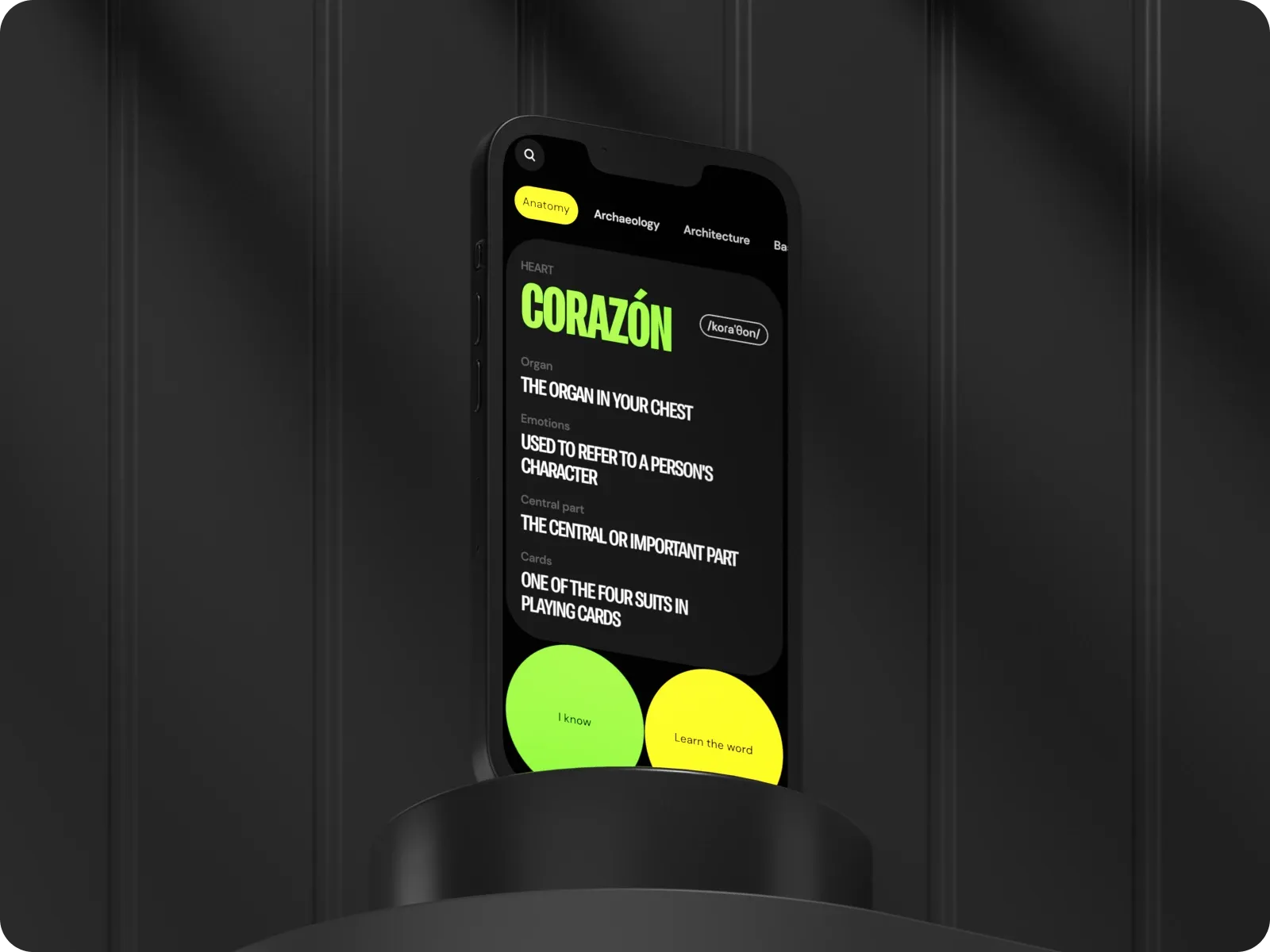 Приложение для изучения испанских слов: карточка слова на тёмном телефоне